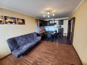 ������� 3-��������� ��������, ���������, ��. 40-����� ������ ��., 33, ������������� ����